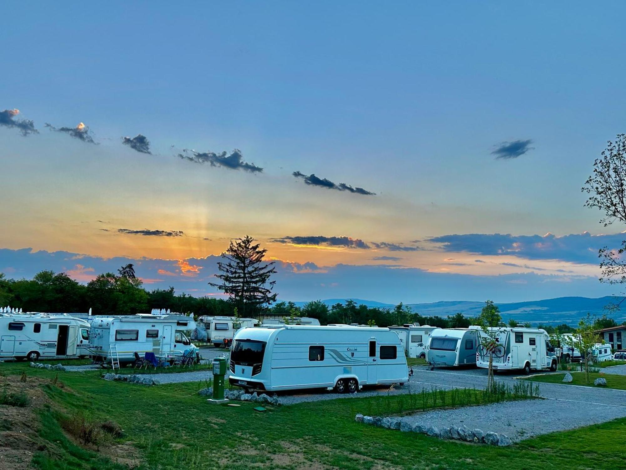 7 Lakes Camping 사파레바바냐 외부 사진